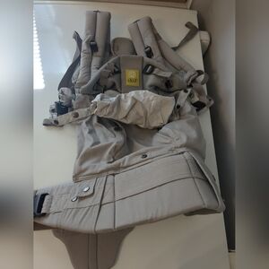 LILLEbaby Complete All Seasons Ergonomic 6-in-1 Stone Carrier Gray SC-35-404